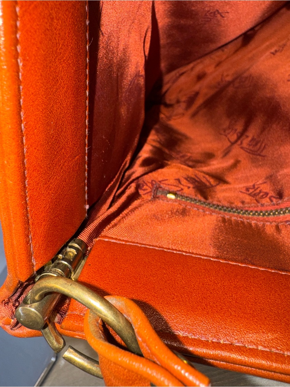 Vintage Ruth Saltz Leather Handbag Unique Two-Knob Spring Frame Closure - Picture 8 of 16